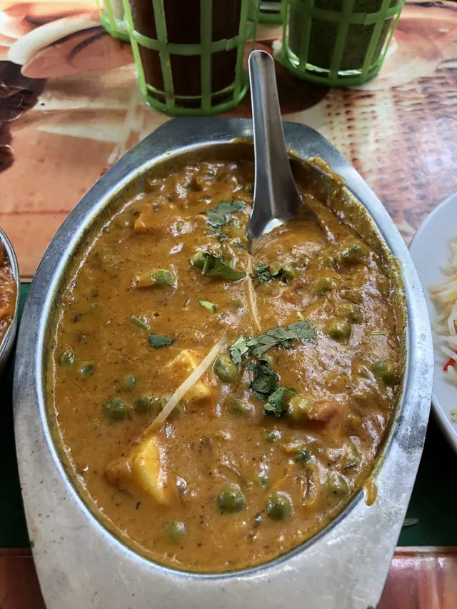 Paneer and green peas in curry